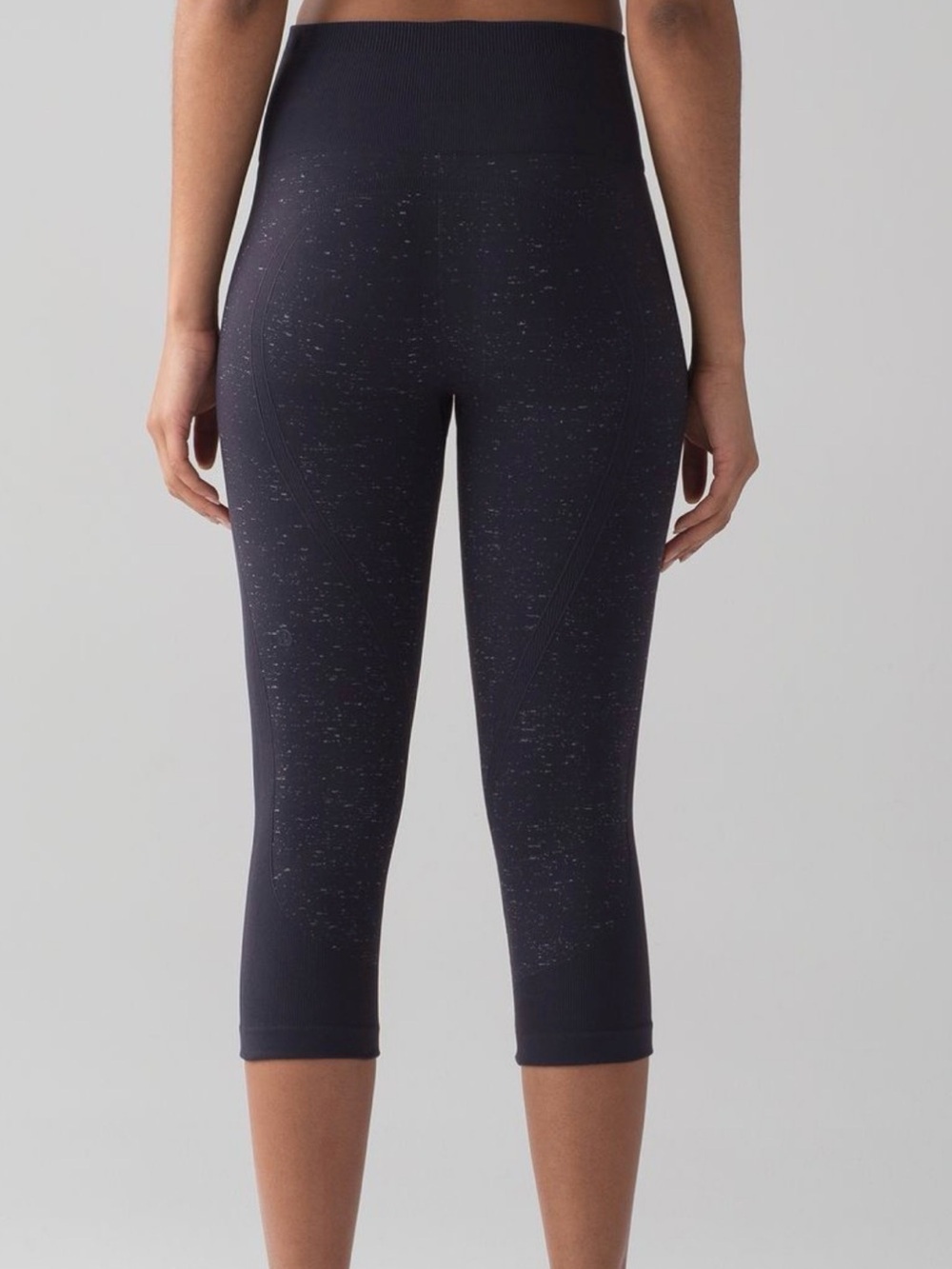 Lululemon Free To Flow Crop
Midnight Navy / White✨